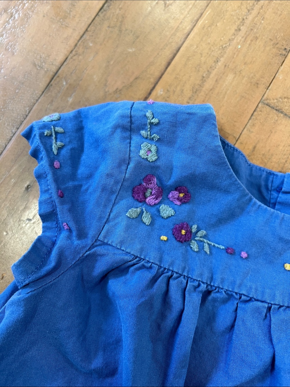 Bonpoint blue floral embroidered top girls 12 months - Picture 2 of 5